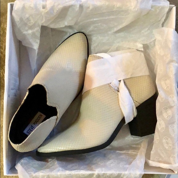 Steve Madden Petra Open Side Bootie - White Snake - Picture 2 of 8